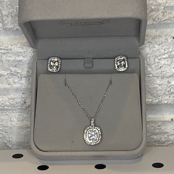 Gorgeous Cubic and Silver 2pc set - Picture 2 of 4